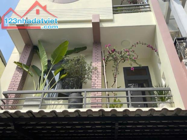 NGAY CHỢ 339 - PHƯỚC LONG B - GIẢM 500tr - HẺM XE HƠI - 80m2 - 3 TẦNG - NHỈNH 7 Tỉ xíu xiu
