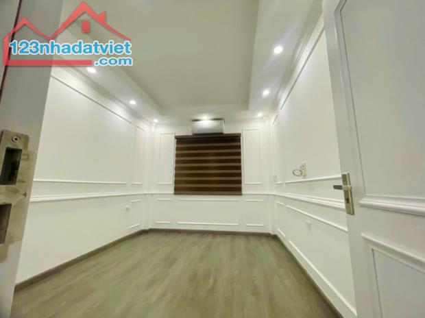 Bán nhà phố Định Công Thượng, quận Hoàng Mai. 40m2 x 4T. NGÕ THÔNG, Ô TÔ. KD. Nhỉnh 8 tỷ. - 2