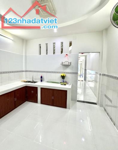 BÁN NHÀ PHỐ - HẺM XE HƠI 8M - SÁT MẶT TIỀN - BÌNH TÂN - GIÁ CHỈ 4TỶ8