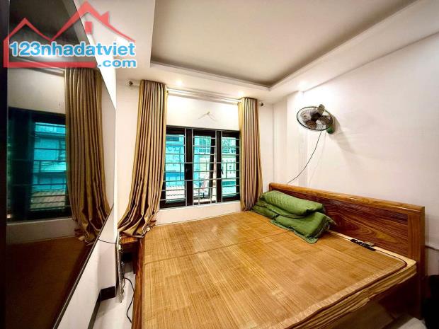 BÁN NHÀ CÙ CHÍNH LAN, NGÕ NÔNG, 20M RA PHỐ, PHÂN LÔ, 34M 4 TẦNG, 7.2 TỶ. LH:0976690183.