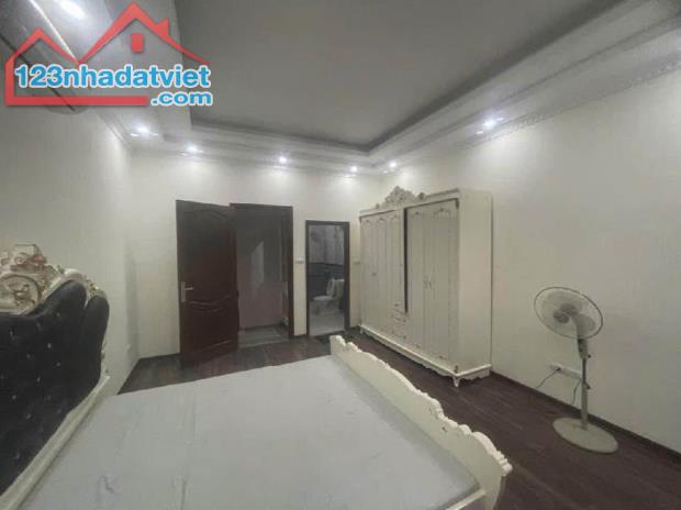 Chủ Kẹt Bán Gấp Trung Tâm Đống Đa 22m, 6 Tầng, Full Nội Thất, Ngõ Thông Giá Chỉ 4,7 Tỉ. - 1