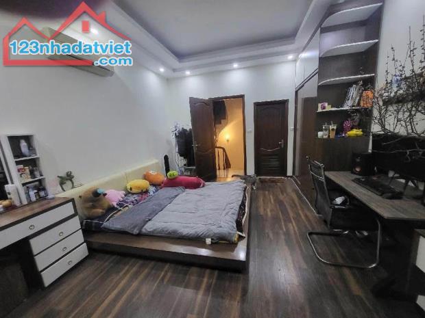 Chủ Kẹt Bán Gấp Trung Tâm Đống Đa 22m, 6 Tầng, Full Nội Thất, Ngõ Thông Giá Chỉ 4,7 Tỉ. - 2