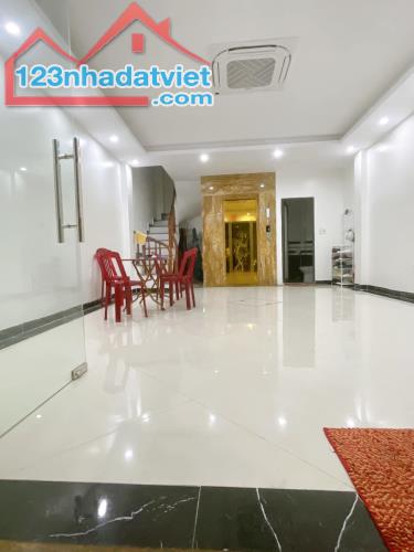 Bán nhà phố Giảng Võ, Đống Đa, gần phố, ô tô vào nhà, ở ngay 7 tầng 58m2 giá 23.3 tỷ
