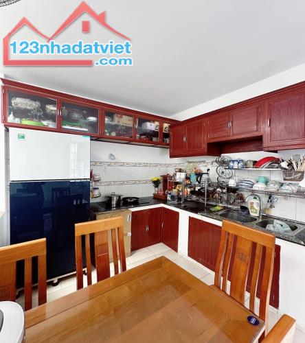 Bán nhà hẻm 8m kinh doanh Cộng Hoà, P13, Tân Bình, 136m2, 2 tầng, giá rẻ - 1