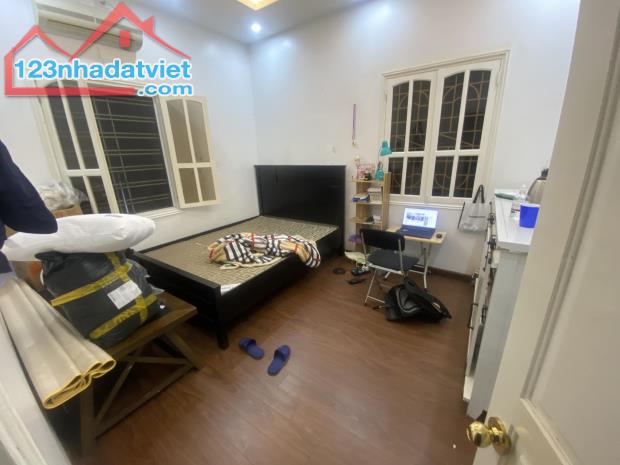 Cần bán gấp nhà phân lô phố Hoàng Quốc Việt 64m2, 4T, 2 mặt ngõ, ô tô, giá tốt - 4