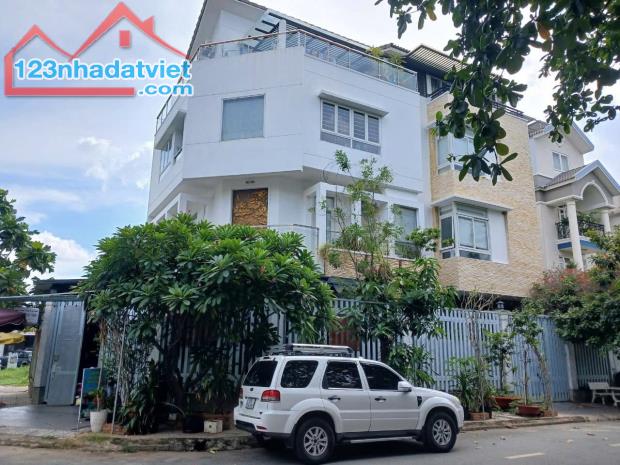 BIỆT THỰ 2 MẶT TIỀN ĐẸP LUNG LINH QUẬN 2