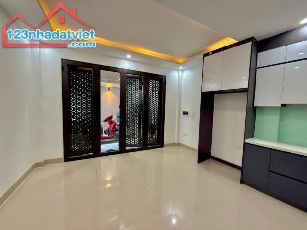 Hoàng Hoa Thám 46 m2 giá 8.6 tỷ - 2