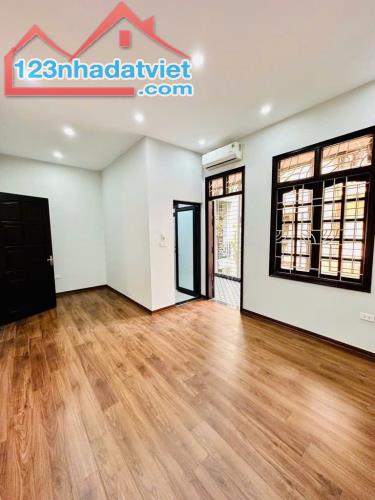 BÁN SIÊU PHẨM TT Q. HOÀNG MAI - LÔ GÓC - CÁCH PHỐ 15M - NGÕ THÔNG - NHỈNH 10 TỶ - 2