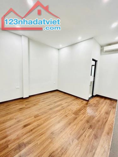 BÁN SIÊU PHẨM TT Q. HOÀNG MAI - LÔ GÓC - CÁCH PHỐ 15M - NGÕ THÔNG - NHỈNH 10 TỶ - 3