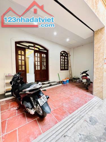 BÁN SIÊU PHẨM TT Q. HOÀNG MAI - LÔ GÓC - CÁCH PHỐ 15M - NGÕ THÔNG - NHỈNH 10 TỶ - 5