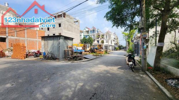 Nhà góc 2 mặt tiền Lê Văn Lương, 3 tầng, 6.4x14m, 6.4 tỷ - 2