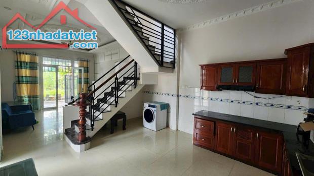 Nhà góc 2 mặt tiền Lê Văn Lương, 3 tầng, 6.4x14m, 6.4 tỷ - 1