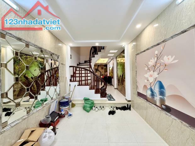 Bán nhà ngõ 438 Tây Sơn, 51M x 6 TẦNG. Vị trí đắc địa Đống Đa- ô tô đỗ cửa. Giá 11.5 tỷ