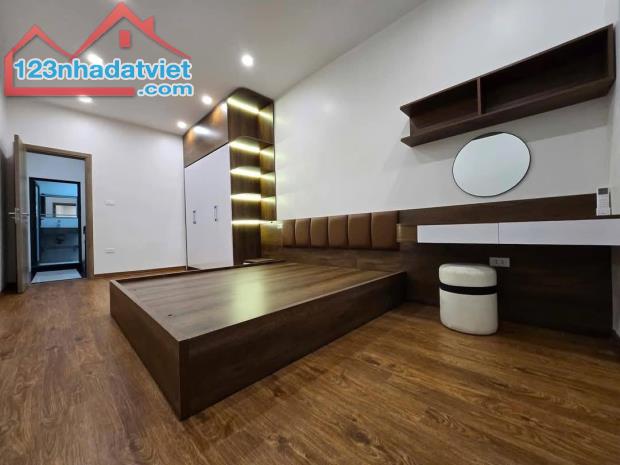 Bán nhà đẹp phố Hoàng Hoa Thám 37m2 5tầng mặt tiền 3.4m 7.9 Tỷ Tây Hồ - 3