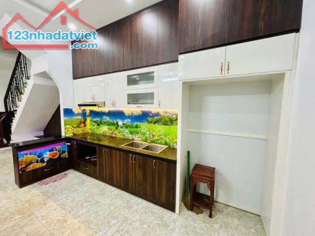 Nhà Đẹp Ô Tô Đỗ Cửa Phương Mai, Đống Đa 41/46 m, 4 tầng, mt 4.2m, giá 11.2 tỷ. - 3