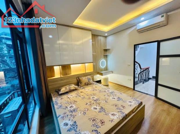 Nhà Đẹp Ô Tô Đỗ Cửa Phương Mai, Đống Đa 41/46 m, 4 tầng, mt 4.2m, giá 11.2 tỷ. - 4
