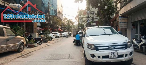 HỒ LINH ĐÀM - Hoàng Mai
Bán Mảnh Ô Tô Tránh Vào Đất
+ Dt sổ: 75,6 m2- Mt: 4,5m. Giá - 2
