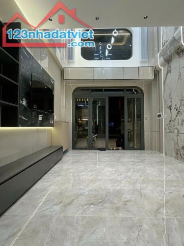 Nhà MTKD ngay Quang Trung 90m2 ngang 5.4m 8 tầng có T.máy tặng NT 10.5  tỷ.