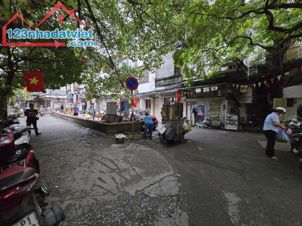 Nhà Phố Lớn Quốc tử giám Diện tích 22 m² Sổ đỏ chính chủ  4tâng 3 ngủ vệ sinh đầy đủ giá b