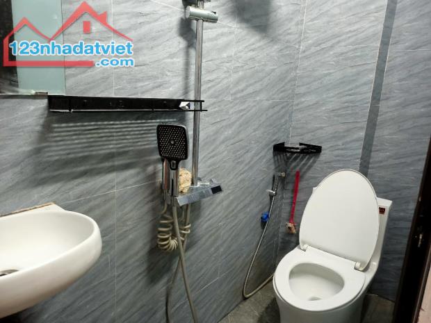 Nhà Phố Lớn Quốc tử giám Diện tích 22 m² Sổ đỏ chính chủ  4tâng 3 ngủ vệ sinh đầy đủ giá b - 5