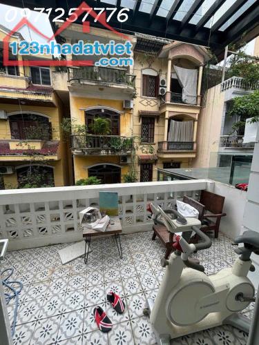 Nhà mặt phố Phùng Chí Kiên - Cầu Giấy cần bán gấp- DT 101m², MT 6,82m
🚗 Đường lớn- ô tô - 2
