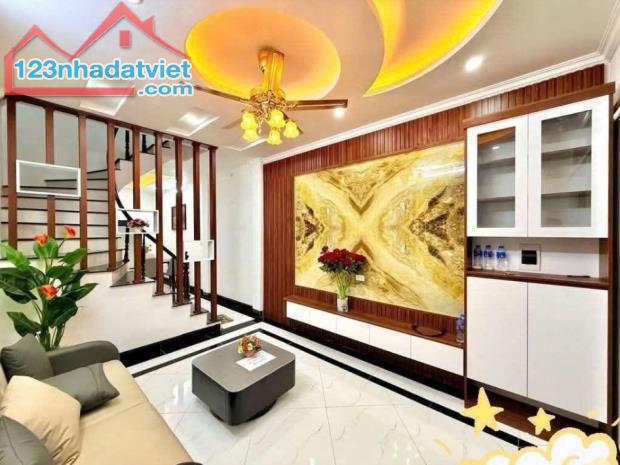 Cần bán nhà đang xây 42m2 giá chào chia ra là 196tr/m2 phố TRƯƠNG ĐỊNH - THANG MÁY - 1