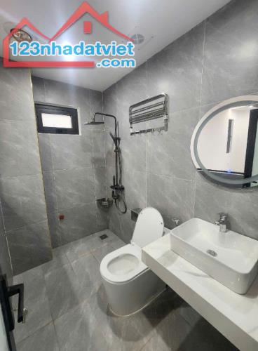Cần bán nhà đang xây 42m2 giá chào chia ra là 196tr/m2 phố TRƯƠNG ĐỊNH - THANG MÁY - 2