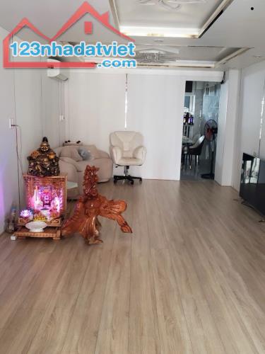 Bán gấp nhà đẹp ở ngay Lâm Văn Bền, xe hơi ngủ nhà, 80m3, sổ hồng riêng, chỉ 7.95 tỷ. - 1