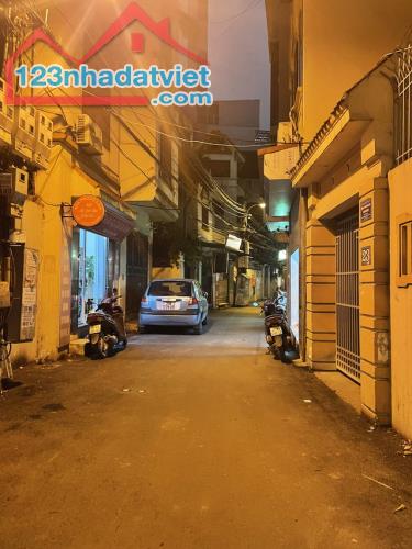 Bán tòa nhà mặt phố Xuân Thuỷ, Cầu Giấy 52 m2, 4T, ô tô đỗ cổng, giá hơn 12 tỷ