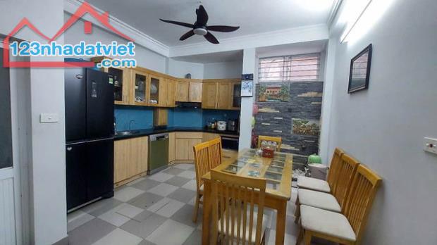 Bán tòa nhà mặt phố Xuân Thuỷ, Cầu Giấy 52 m2, 4T, ô tô đỗ cổng, giá hơn 12 tỷ - 2