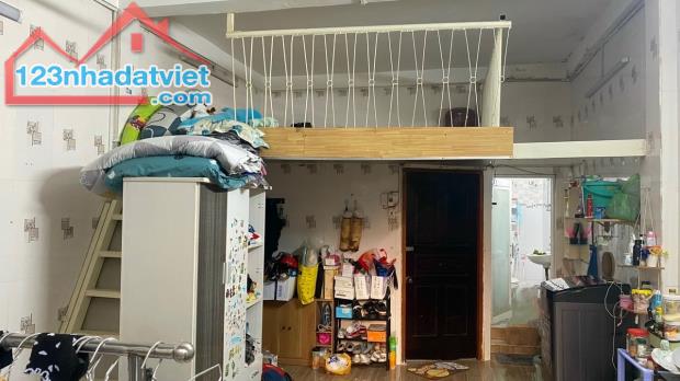 NHÀ MẶT TIỀN Q5, TẦNG 2, MUA Ở HAY CHO THUÊ,BÊN HÔNG CHỢ AN ĐÔNG.GIÁ 1.X TỎI - 3