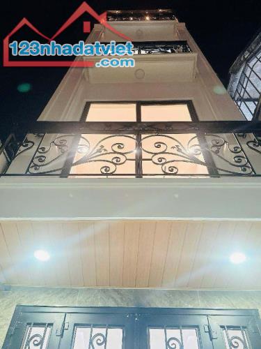 Minh Khai - ngã tư chợ Mơ , ngõ ba gác rộng , dt 37M * 4T giá 5.75 tỷ SĐ riêng chính chủ
