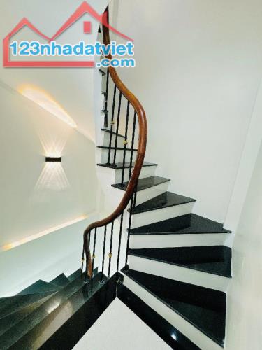 Minh Khai - ngã tư chợ Mơ , ngõ ba gác rộng , dt 37M * 4T giá 5.75 tỷ SĐ riêng chính chủ - 2