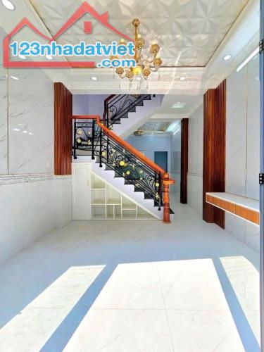 Nhà mới xây - sổ hồng riêng - hẻm xe hơi - chỉ hơn  3 tỷ