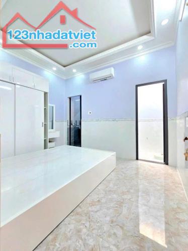 Nhà mới xây - sổ hồng riêng - hẻm xe hơi - chỉ hơn  3 tỷ - 1
