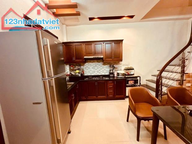 Bán nhà riêng Đê La Thành Đống Đa 22m 4 tầng mặt ngõ thông kinh doanh chỉ 4.x tỷ lh