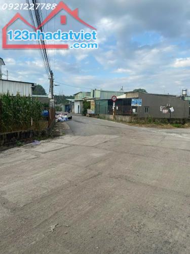 Bán 1000 m²  xã Bình Minh gần ngay QL1A đường nhựa lớn dân cư đông đúc giá chỉ  hơn 2 tỷ - 3