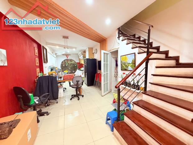 BÁN NHÀ HOÀNG CẦU - PHÂN LÔ - 2 THOÁNG -  Ô TÔ ĐỖ CỬA - HÀNG XÓM UB QUẬN - GẦN HỒ - 80M *5 - 2