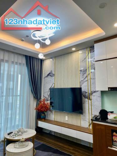 Cho thuê căn hộ 2 ngủ lô góc toà Lotus Hoàng Huy Commerce