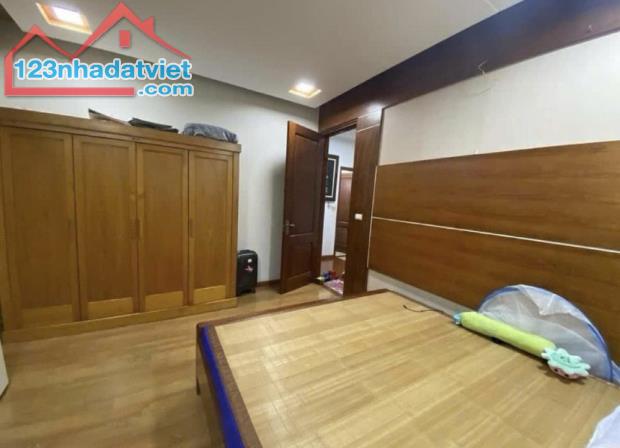 BÁN NHANH NHÀ PHỐ THÁI HÀ - ĐỐNG ĐA HAI MẶT NGÕ TRƯỚC SAU - PHÂN LÔ Ô TÔ 7 CHỖ NGỦ TRONG N - 3