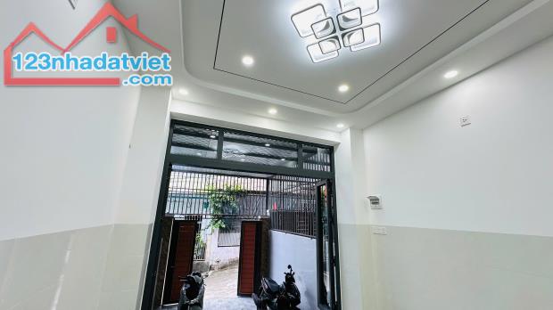 Bán Nhà Mới 3 tầng vị trí đẹp hẻm Hòa Trung Vĩnh Hoà Nha Trang 3.7 tỷ