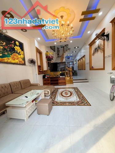 BÁN NHÀ MẶT TIỀN GIÁ SỐC GIÁ RẺ HƠN NHÀ TRONG HẺM 85m2 giá chỉ 7.7 tỷ