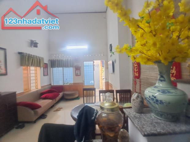# Sát MT Lý Thường Kiệt, Lô Góc, 45m2, 2 tầng, hơn 3 tỷ