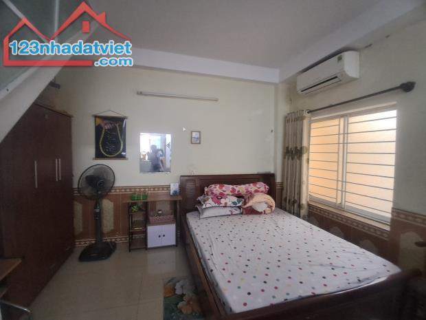 # Sát MT Lý Thường Kiệt, Lô Góc, 45m2, 2 tầng, hơn 3 tỷ - 2