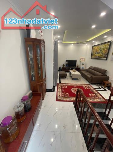 Bán nhà Sài Đồng,Long Biên 6 tầng,45m,mt6m gần phố nhỉnh 6 tỷ - 1