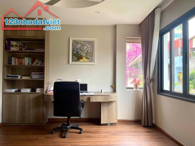 Cần nhượng căn lô góc 6 tầng, thang máy phân lô Phương Liệt, 56m2, kinh doanh, ô tô tránh