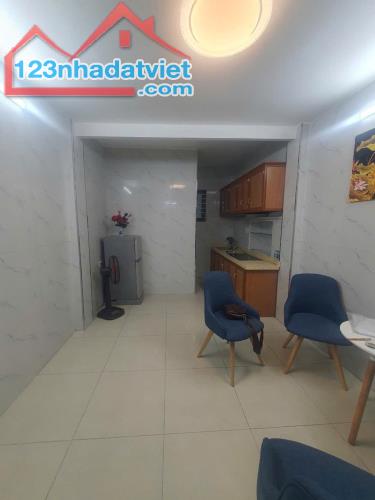 bán nhà Đống Đa 100 ngõ Chợ Đống Đa, 34m chỉ 4,65 tỷ, lô góc, nhà đẹp ở luôn - 1
