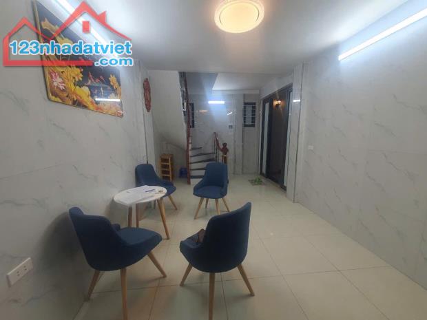 bán nhà Đống Đa 100 ngõ Chợ Đống Đa, 34m chỉ 4,65 tỷ, lô góc, nhà đẹp ở luôn - 2