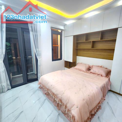 Bán nhà Nguyễn Thị Thập phuờng Tân Phong Quận 7 - hẻm oto - 3PN - nhỉnh 7.x Tỷ TL - 2