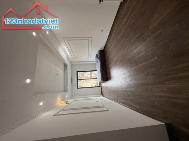 SIÊU HIẾM BÁN NHÀ TRẦN QUANG DIỆU - Ô TÔ GẦN - SỔ VUÔNG - 30M2 - 2PN - NHỈNH 5 TỶ